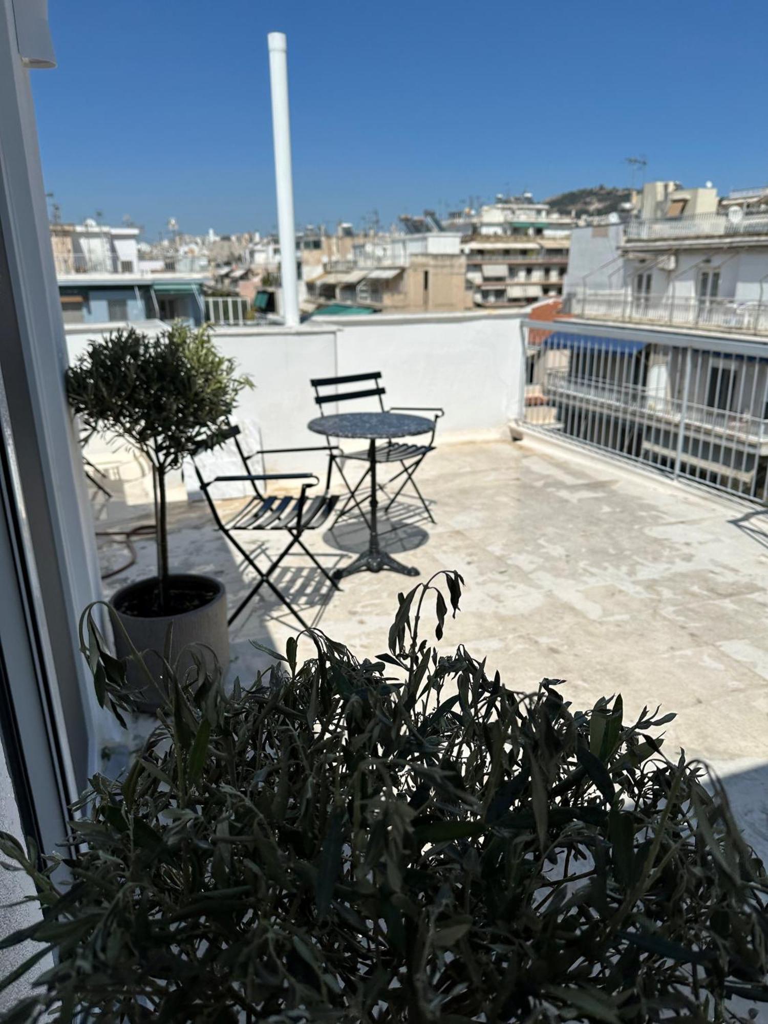 Graffiti Roof Apartment